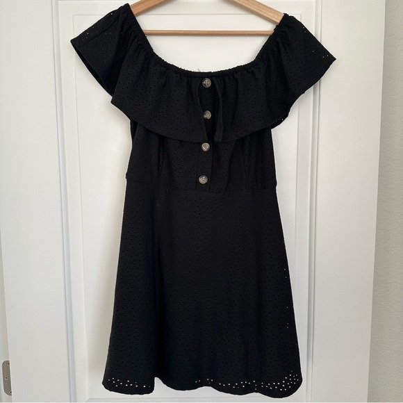 Casual Black Off-Shoulder Eyelet Dress with Button Detail - Picture 1 of 8